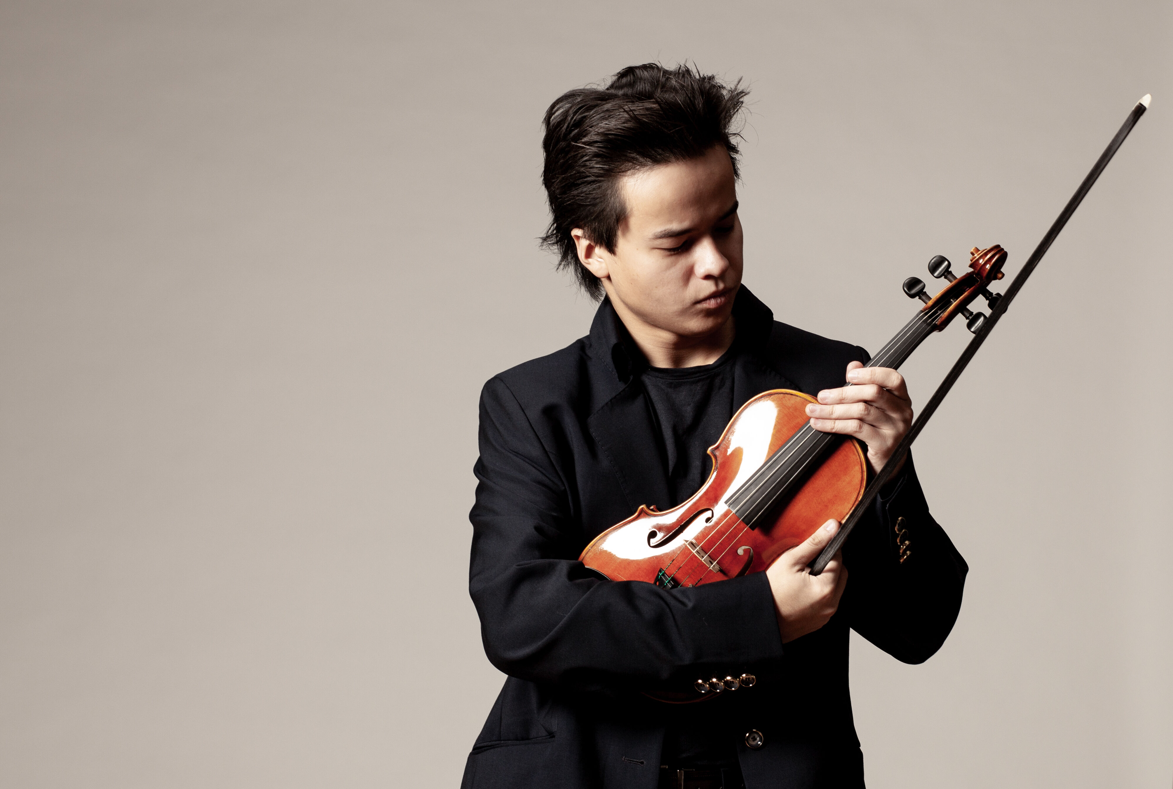 Soloist Spotlight: Witness Roman Kim’s Artistic Brilliance and Prismatic Glasses at Accordi Musicali Festival 2025